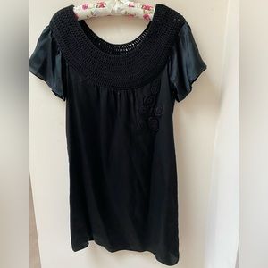 100% silk dress tunic with crochet neckline. Size S